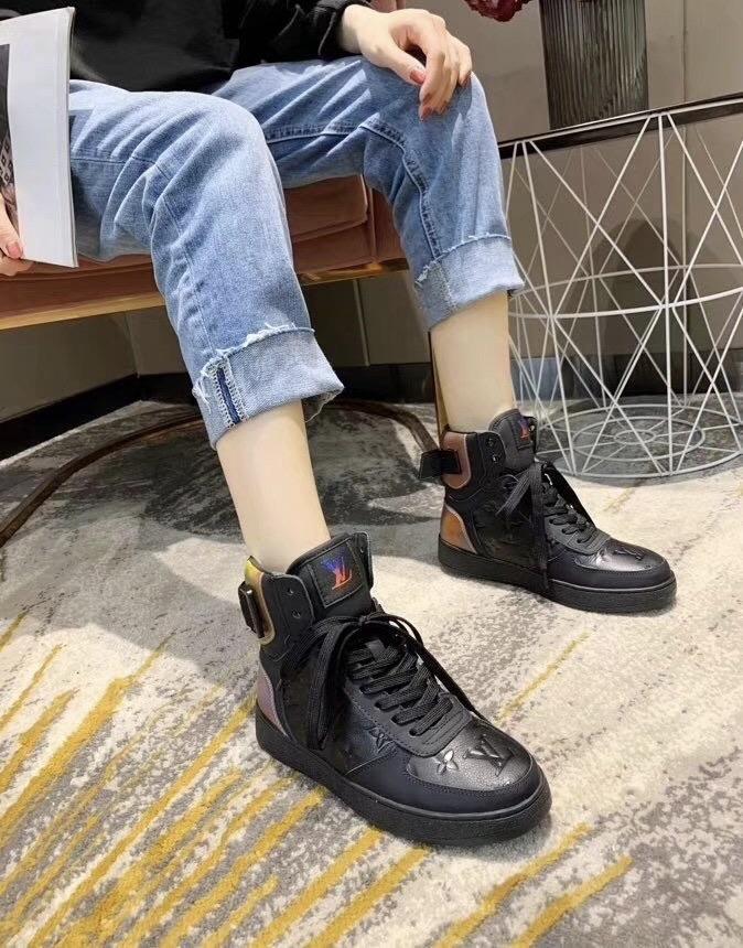 LOUIS VUITTON - SNEAKER